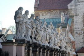 Przed kościołem św Apostołów Piotra i Pawła <span class="eja-timestamp">01.10.2018 </span>