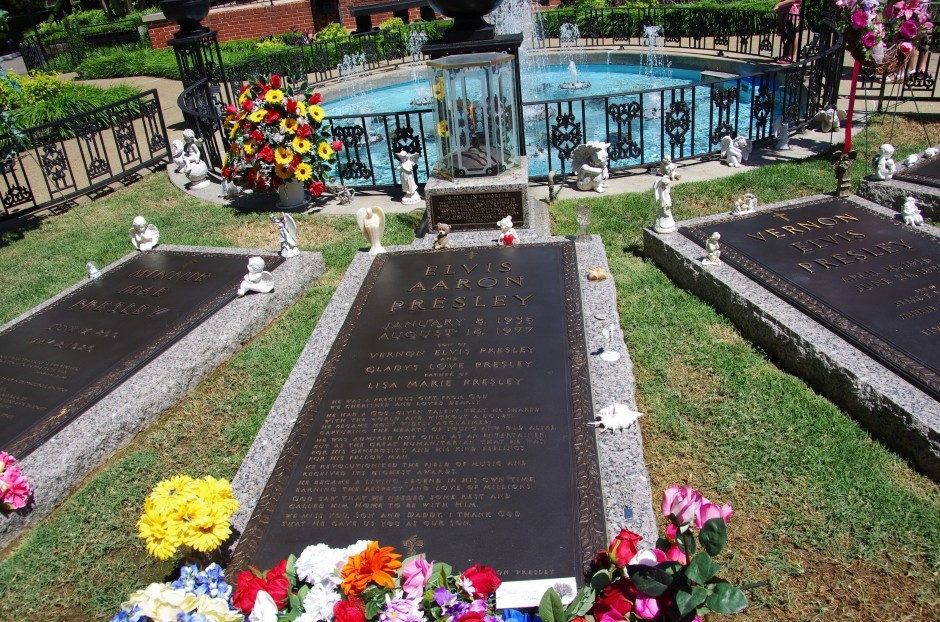 Graceland - grób Elvisa