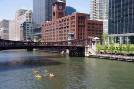 Chicago River a po drugiej stronie w Reid-Murdoch Building siedziba koncenrnu Whirpool