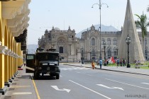 Główny plac Limy i widok na pół Pałacu Prezydenckiego