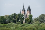 Kościół widziany z lewego brzegu Dunajca