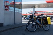 Rowerzyści odwiedzają również stacje benzynowe