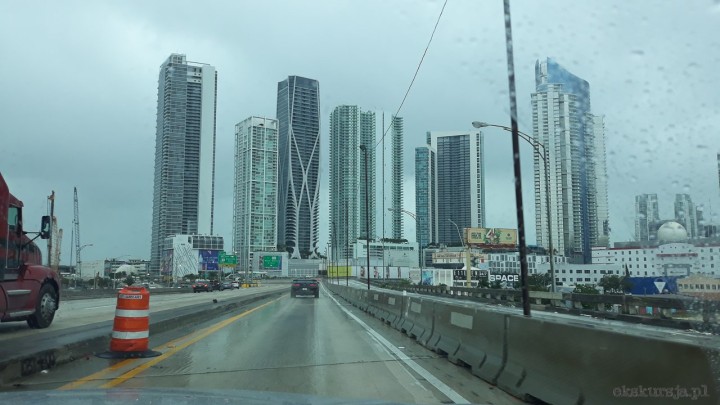  Deszczowe Miami zza szyby samochodu <span class="eja-timestamp">19.12.2019 10:49</span>