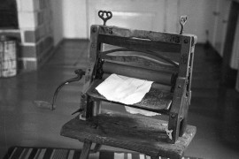 <span class="eja-frame eja-film-bw"><span class="dashicons dashicons-editor-video"></span>35
</span> Na Solinkach <span class="eja-timestamp">6.04.2021</span>