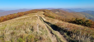 Widok z Rabiej Skały (1199 m) - na lewo PL, na prawo SK <span class="eja-timestamp">08.10.2021 15:03</span>
