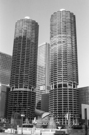 Towers of Marina City at the bank of Chicago River