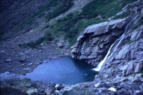 Wodospad Nitka i jezioro Tazik