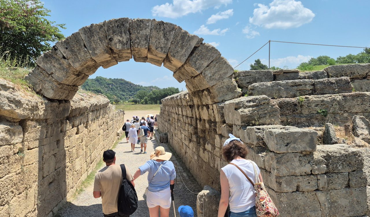 Wejście na stadion olimpijski w Olimpii
